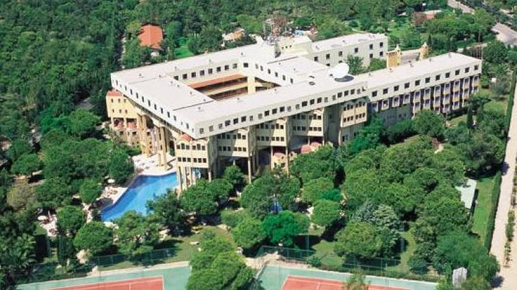 CORiNTHiA EXCELCiSOR HOTEL