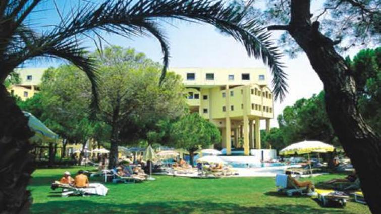 CORiNTHiA EXCELCiSOR HOTEL