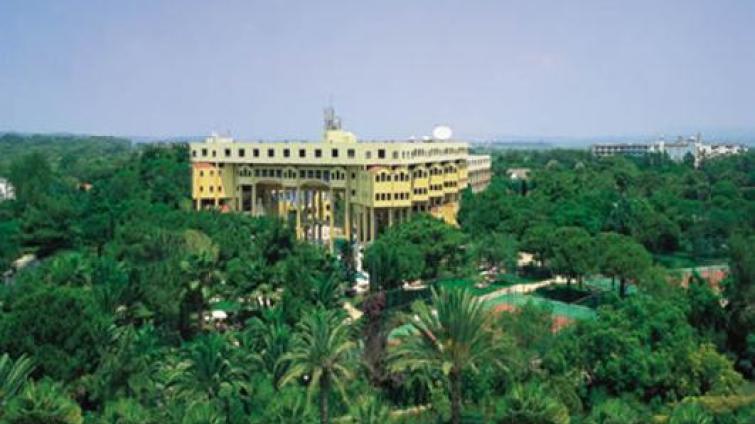 CORiNTHiA EXCELCiSOR HOTEL