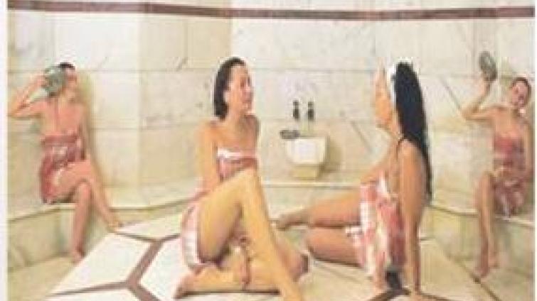 CORiNTHiA EXCELCiSOR HOTEL