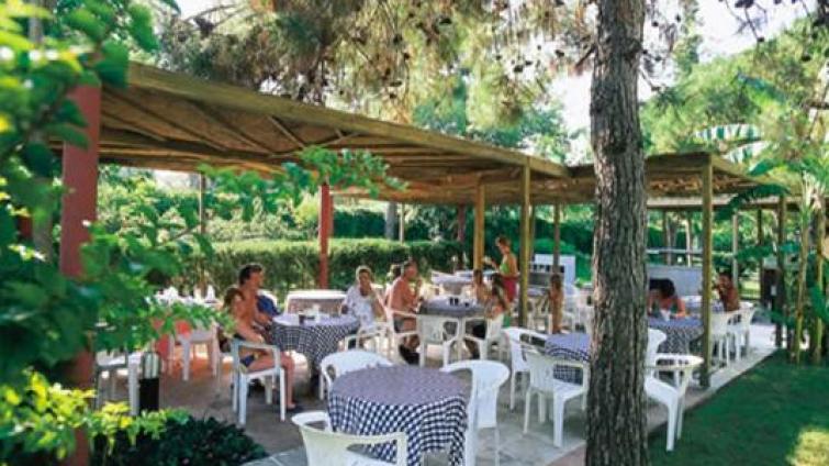 CORiNTHiA EXCELCiSOR HOTEL