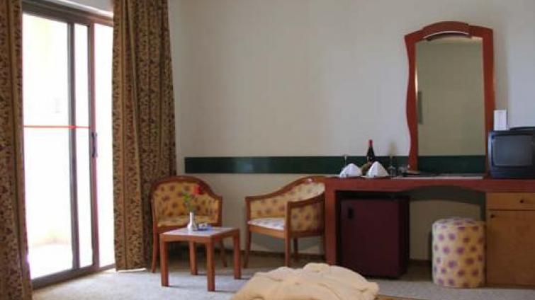 CORiNTHiA EXCELCiSOR HOTEL